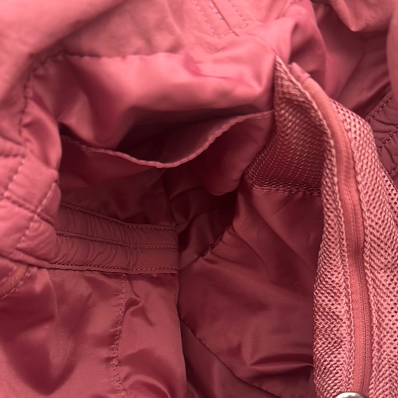 Lululemon On My Level Bag *19L Cherry Tint - Picture 11 of 13